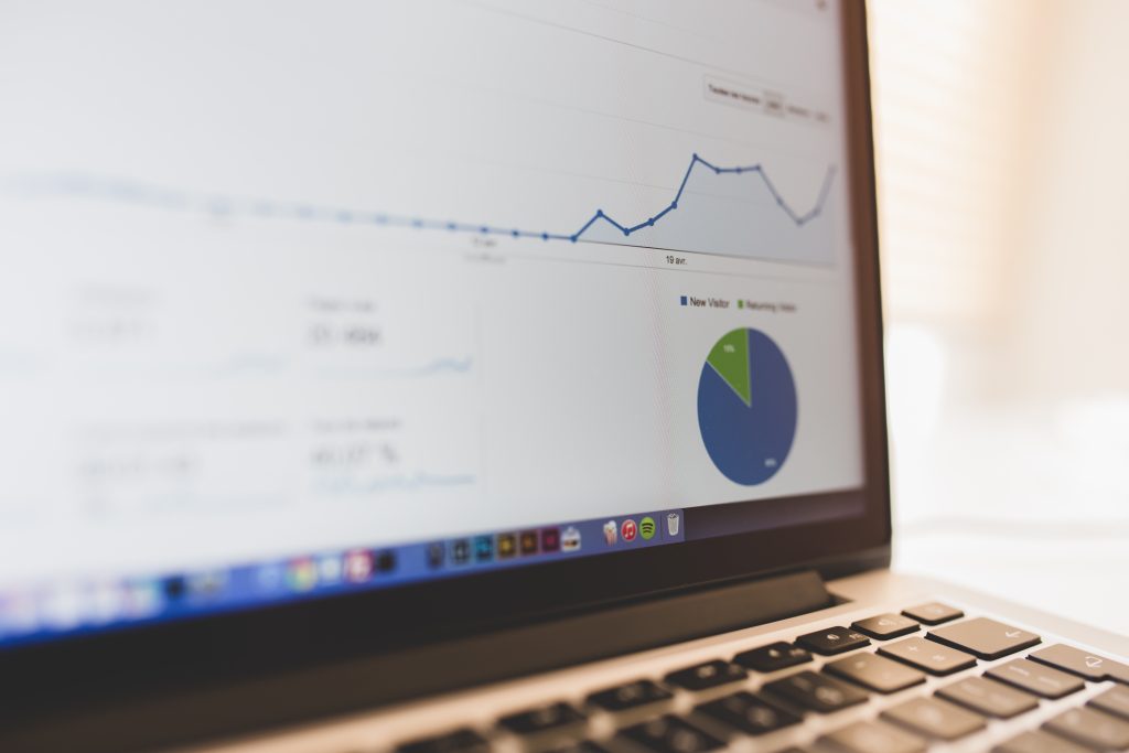 procesar y almacenar datos